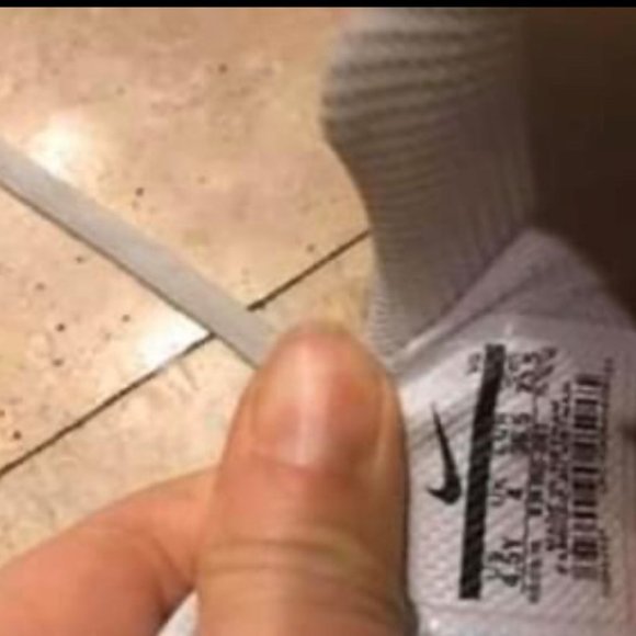 Nike soccer shoes - Picture 3 of 3